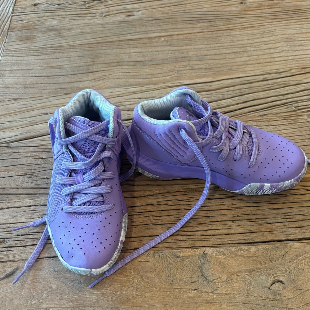 Girls Under Armour Tennis Shoes Size 12